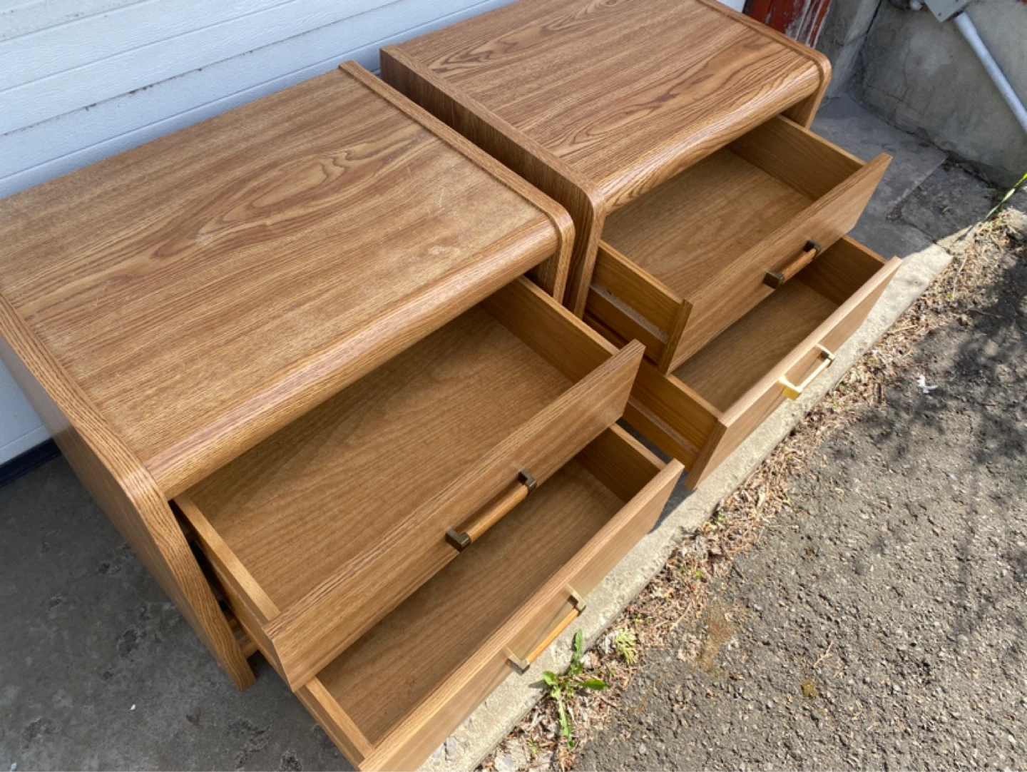 Pair of Vintage Palliser Oak Finish Nightstands (CAN DELIVER) - photo 3