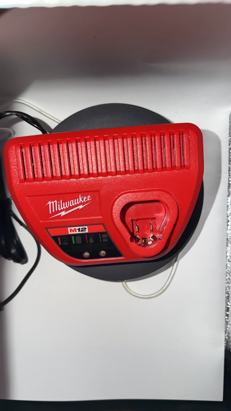 Milwaukee M12 12V Lithium-Ion Battery Charger - photo 2