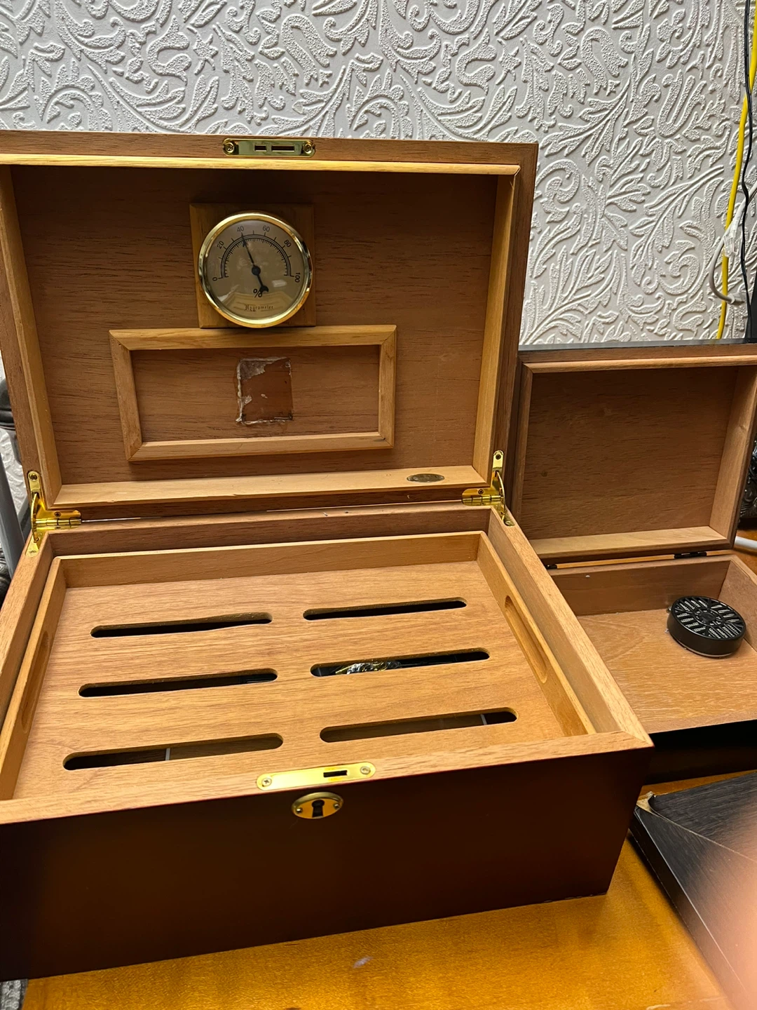 Wooden Cigar Humidor Box with Hygrometer - photo 4