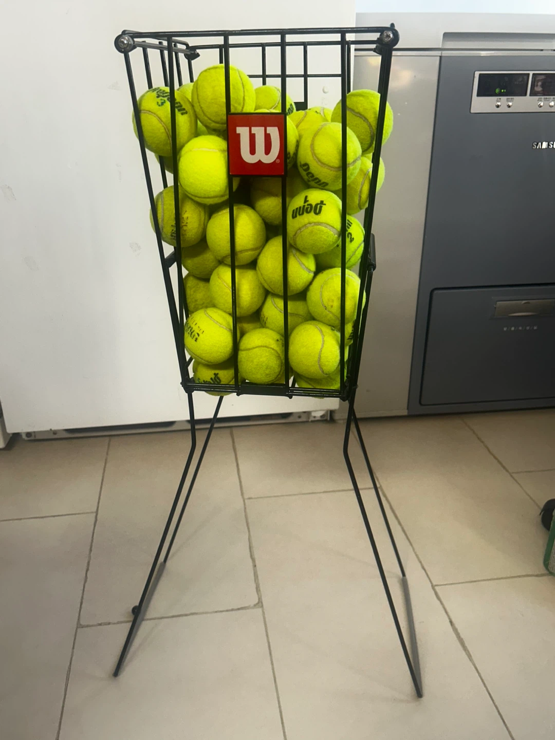Wilson 75 tennis ball pick up hopper