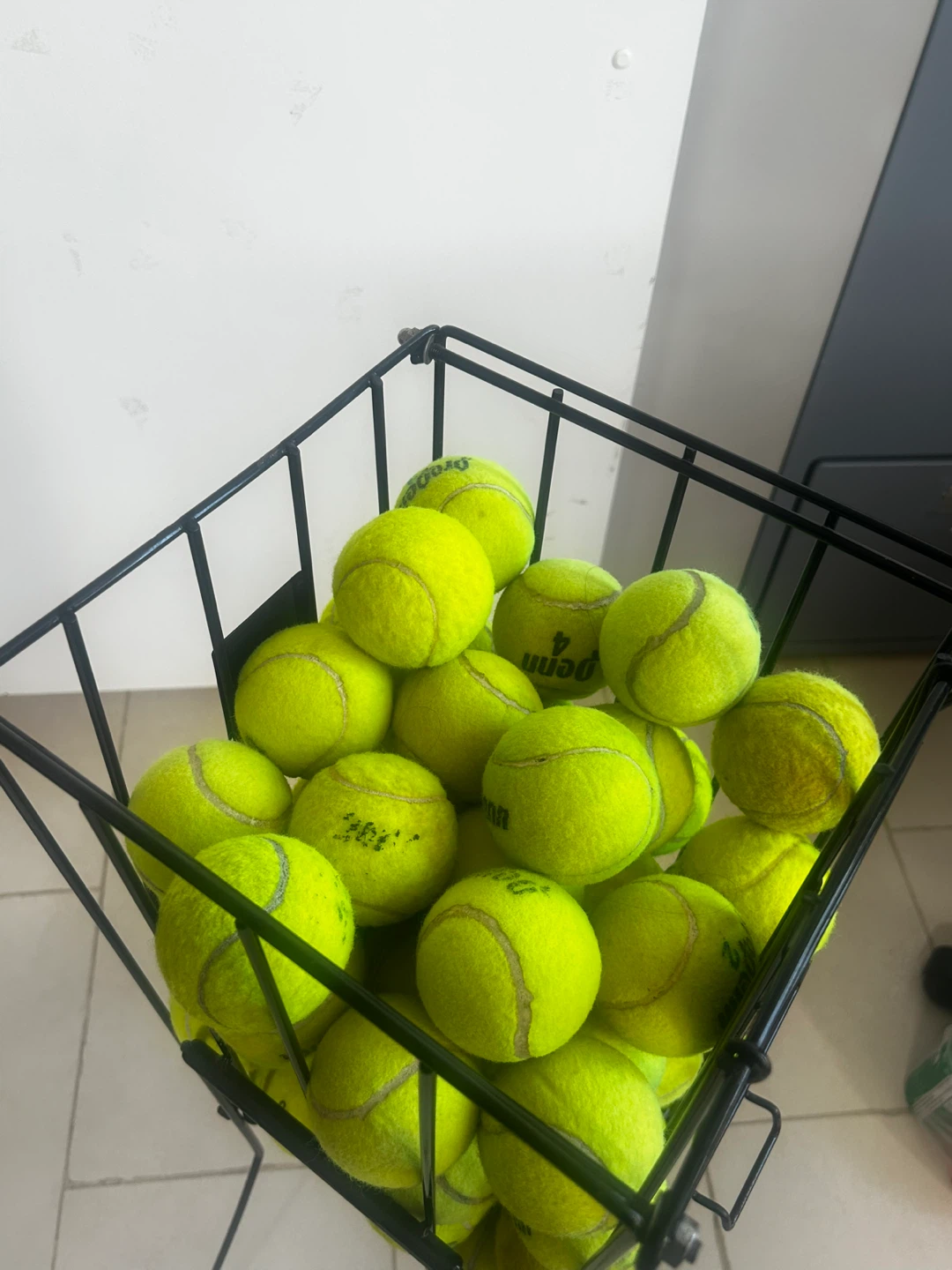 Wilson 75 tennis ball pick up hopper - photo 4