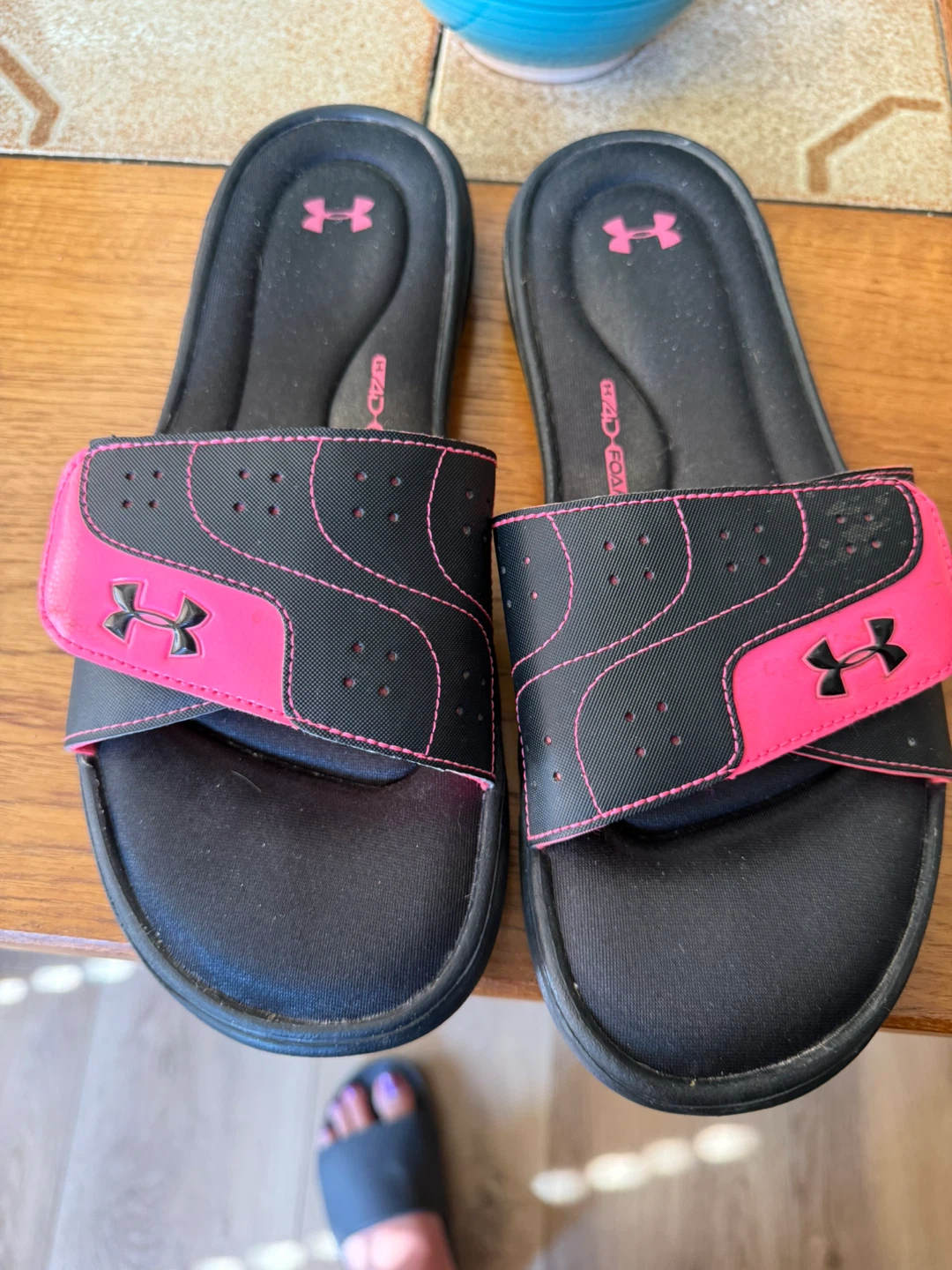 Under Armour Women's Slides Size 11  Black Pink