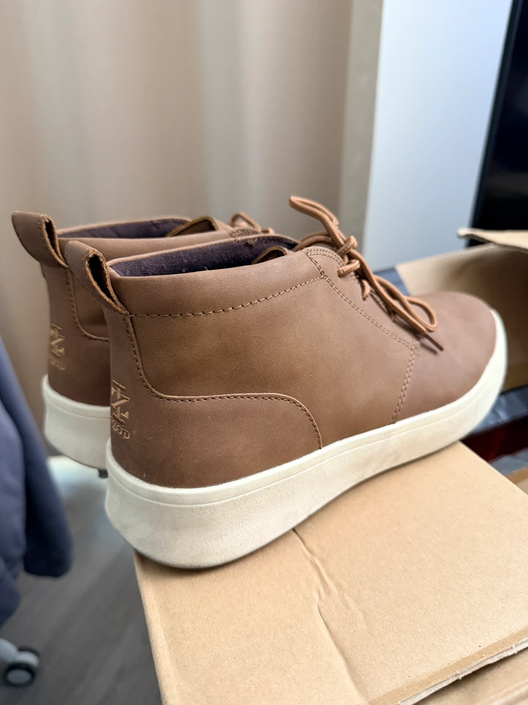 IZOD Brown Chukka Boots Men - photo 3