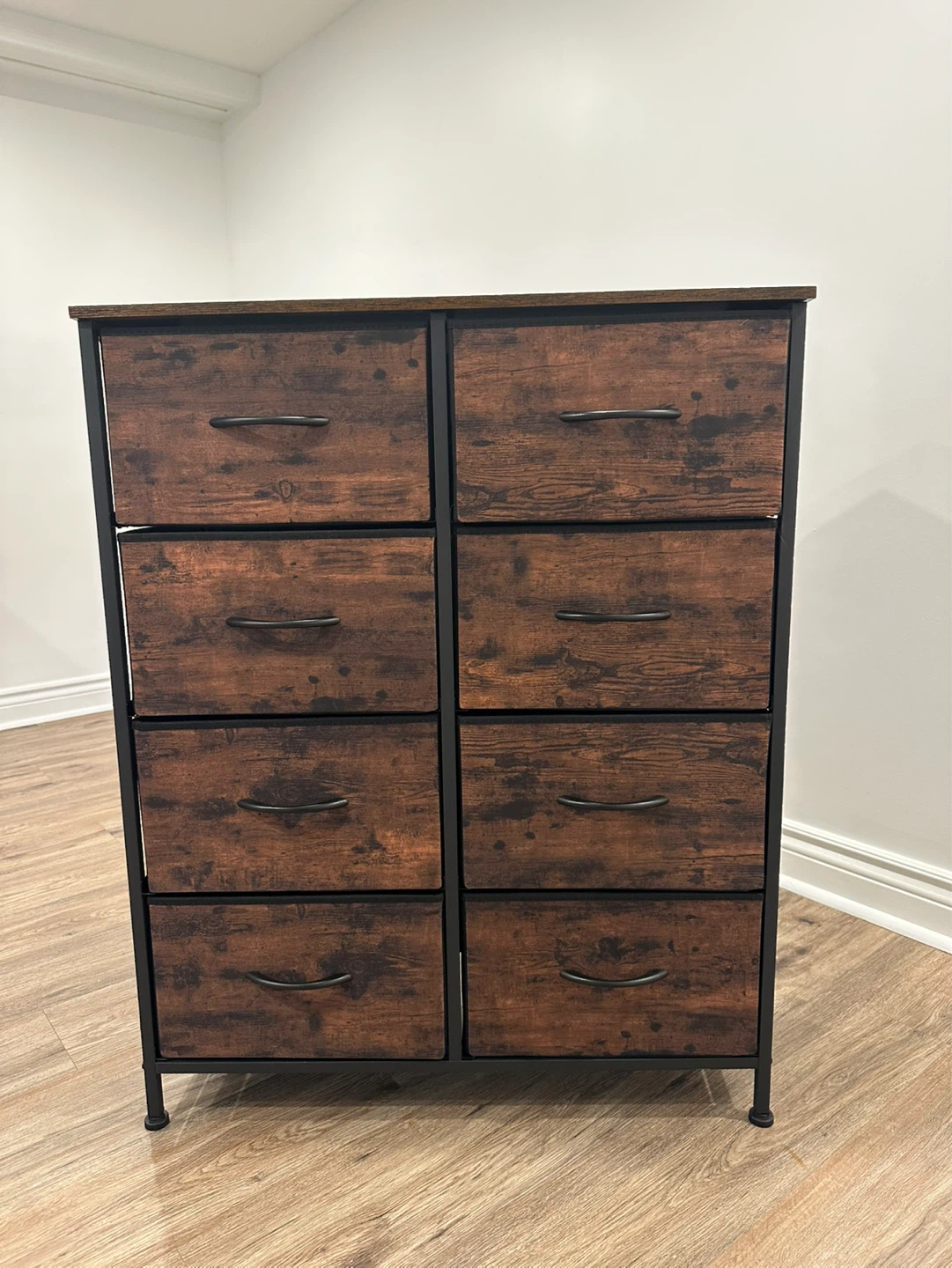 Somdot Dresser