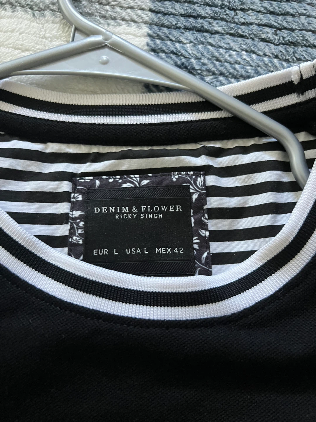 Men’s T-Shirt Size L Black - photo 2