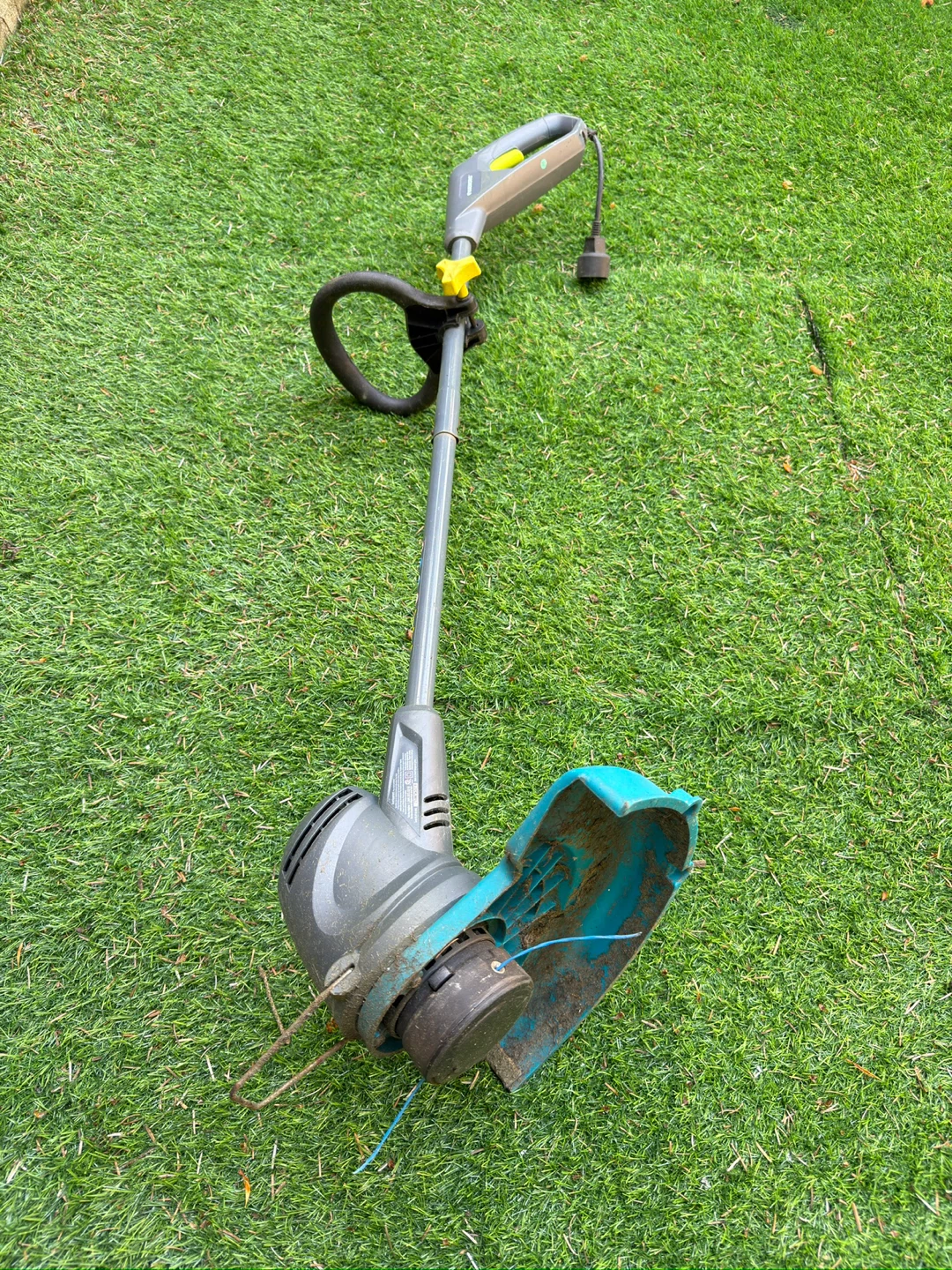 Yardworks Corded Electric String Trimmer / Weed Whacker