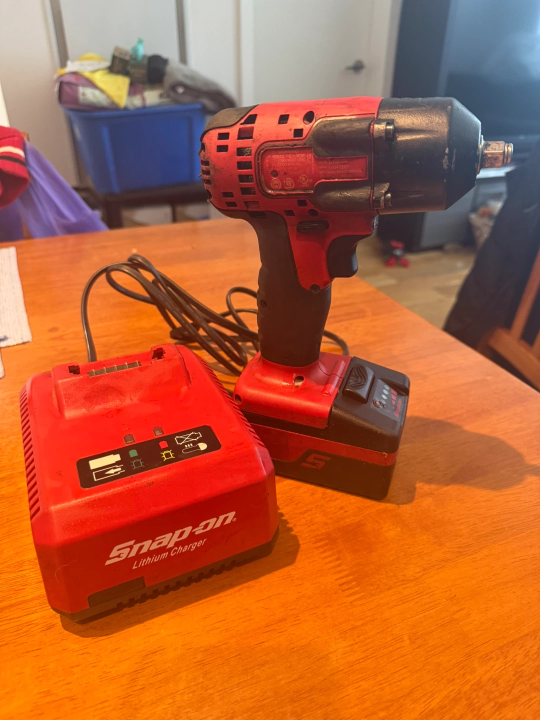 Snap-on CT8810A 3/8" Impact Wrench with Charger