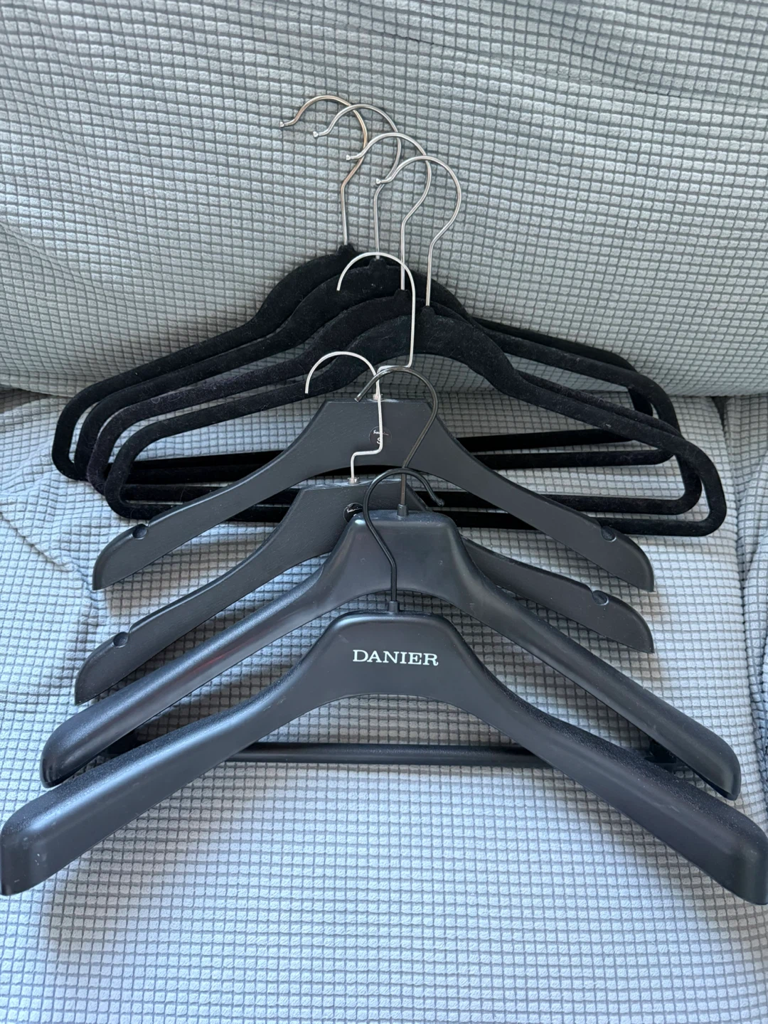 Bundle of wooden and velvet hangers - photo 3