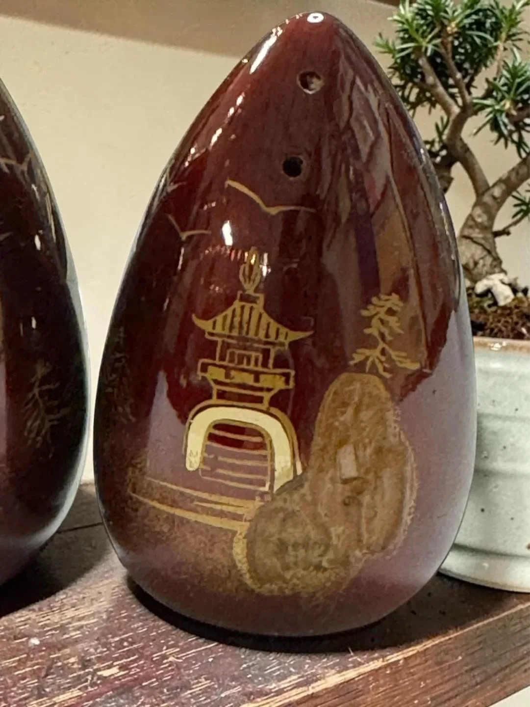Vintage Relief Japanese Lacquer Salt and Pepper Shakers - photo 2