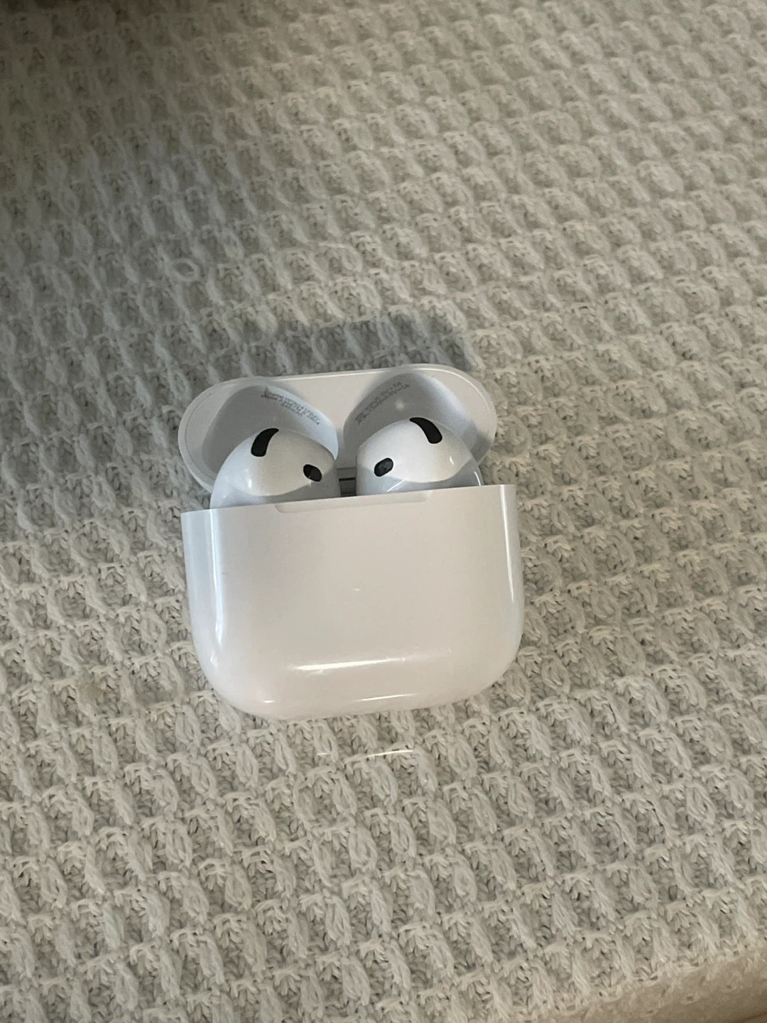 Apple AirPods (4nd generation) no charger