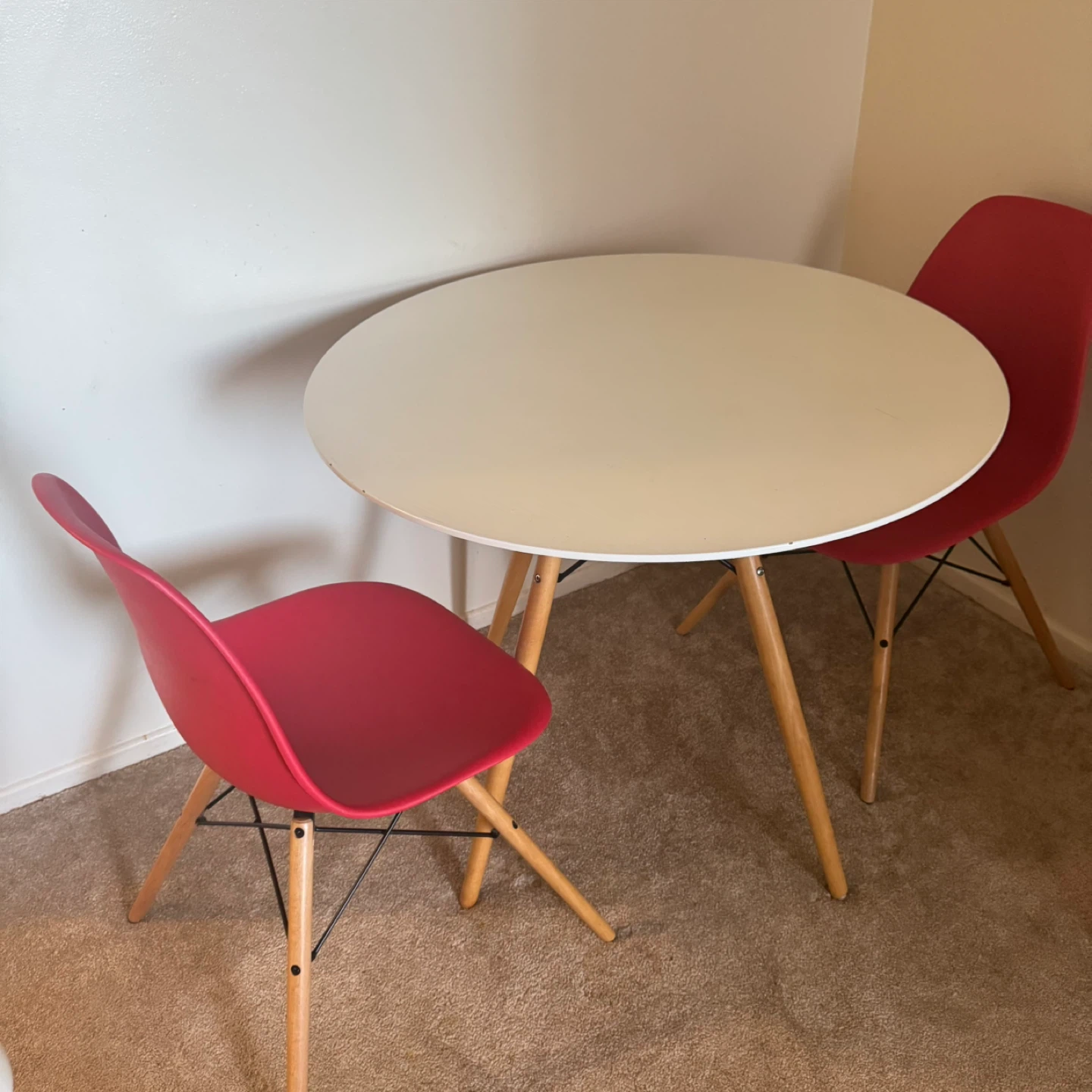 Round White Dining Table with 2 Red Chairs - photo 2