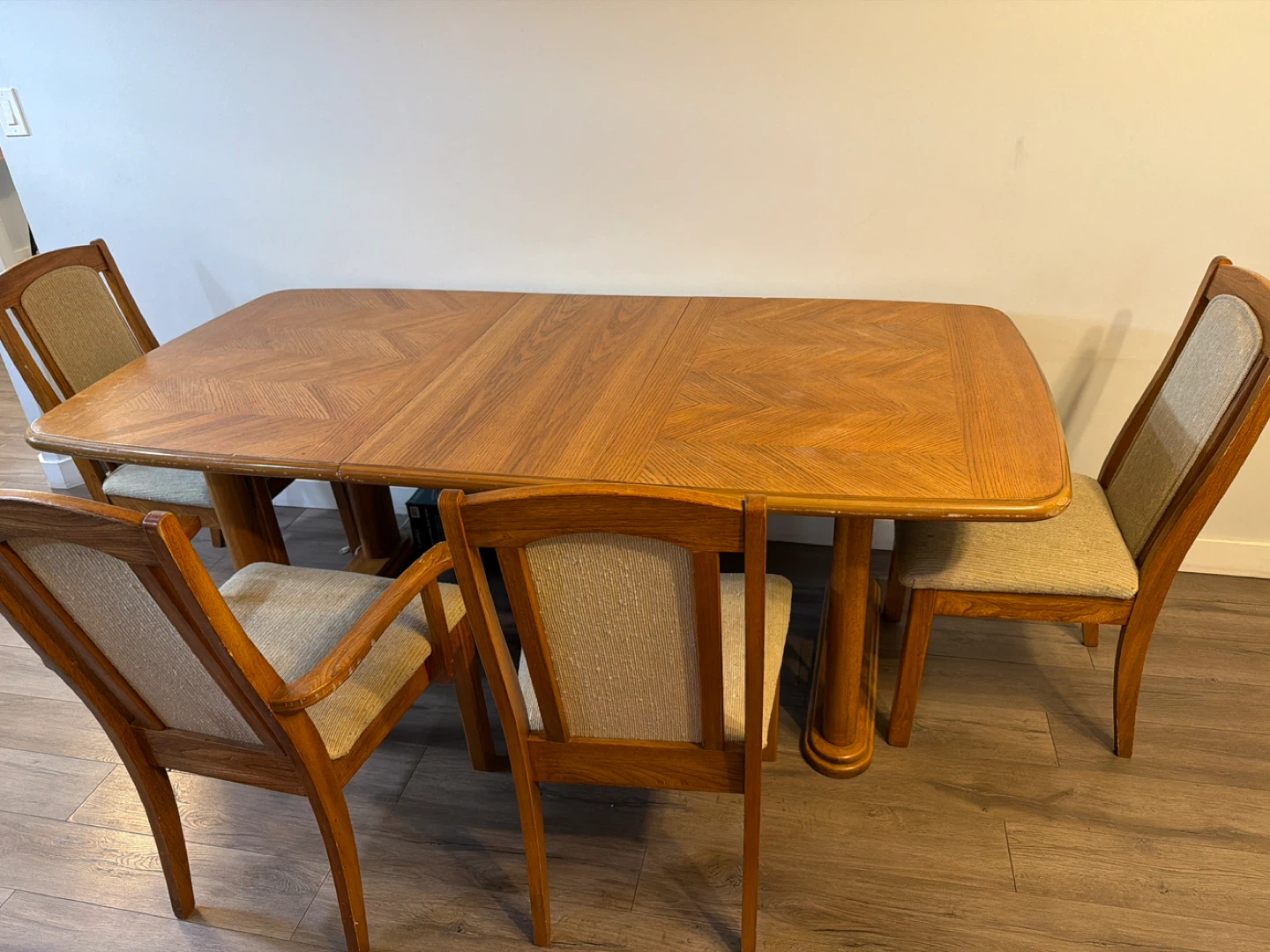 Solid Wooden Adjustable Dining Table with 4 Chairs - photo 2