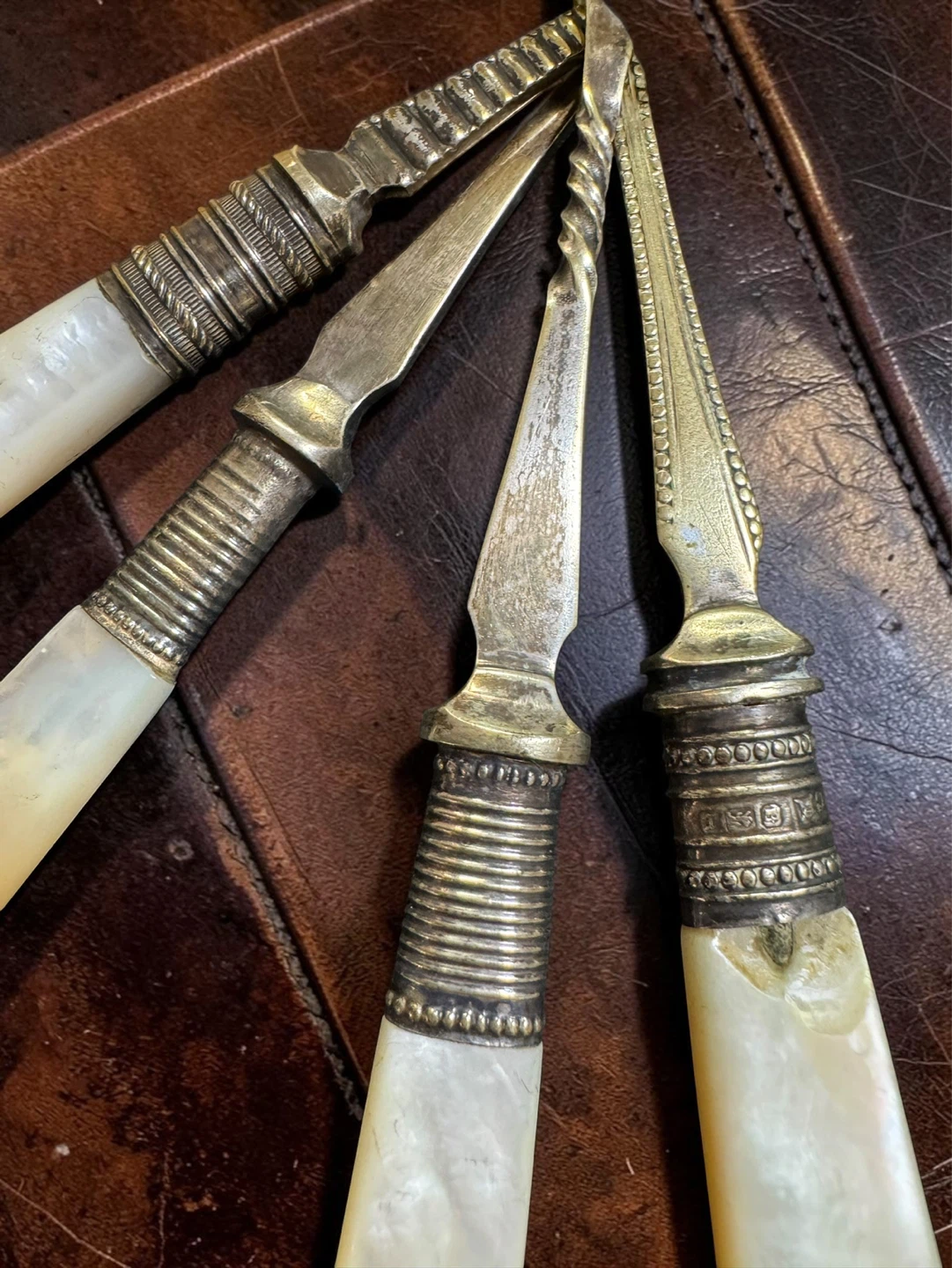 Vintage 1940’s Silver Plate Mother of Pearl Oyster Fork Set - photo 5