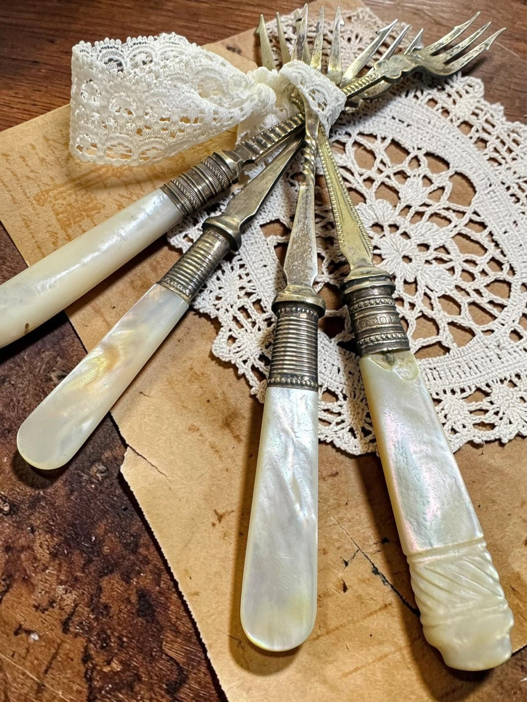 Vintage 1940’s Silver Plate Mother of Pearl Oyster Fork Set - photo 3