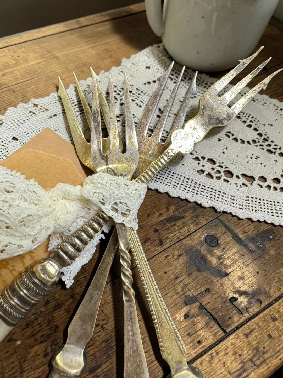 Vintage 1940’s Silver Plate Mother of Pearl Oyster Fork Set - photo 2