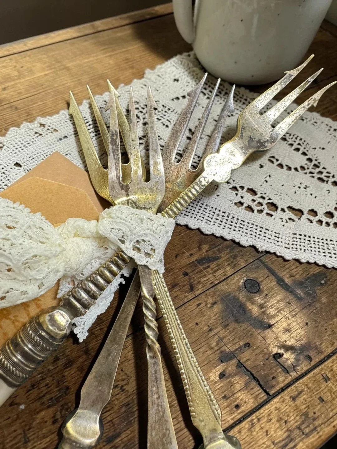 Vintage 1940’s Silver Plate Mother of Pearl Oyster Fork Set - photo 2