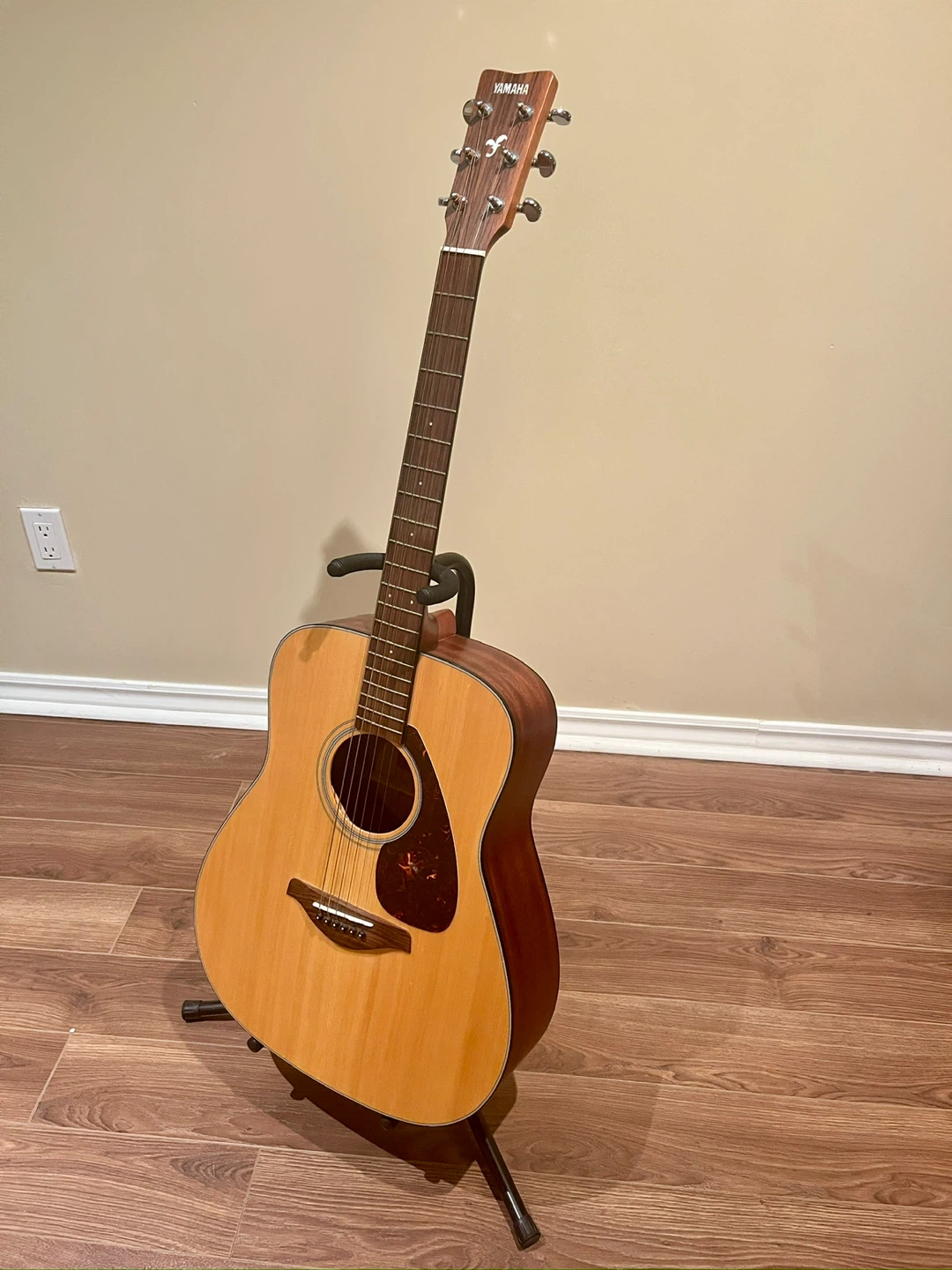 Yamaha FG700MS acoustic guitar + accessories bundle