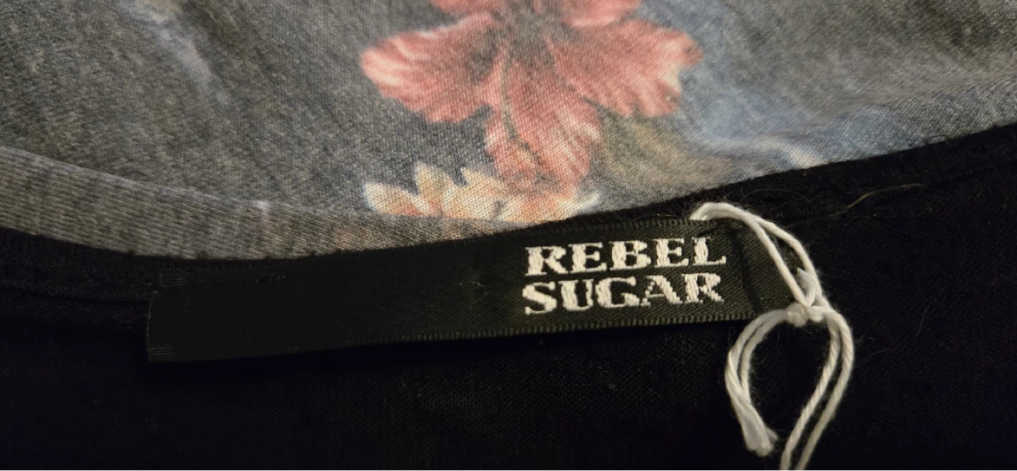Black T shirt - photo 2