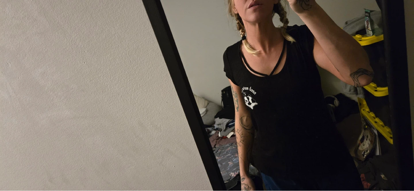 Black T shirt - photo 3
