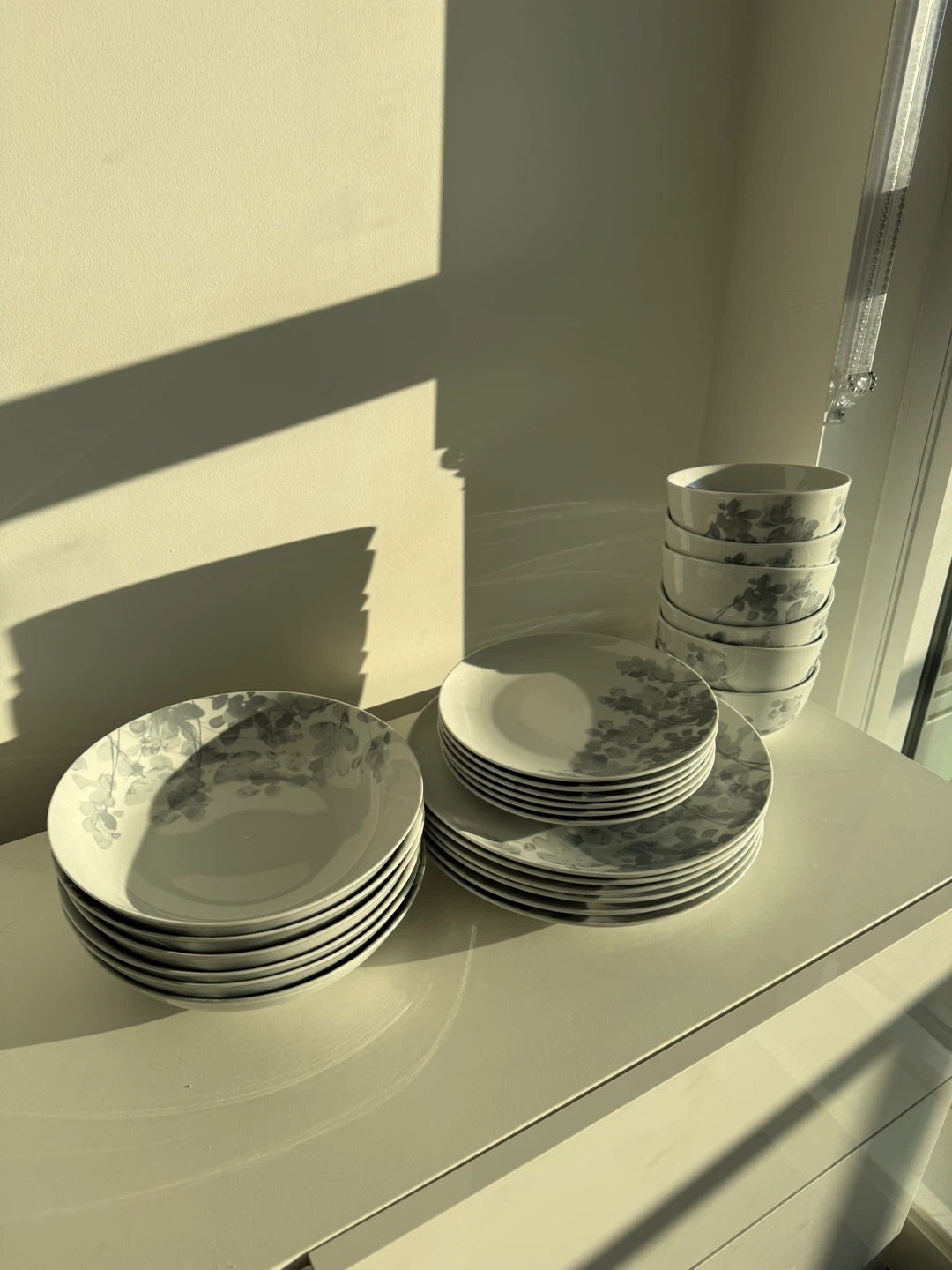 Floral Dinnerware Set - 24 Pieces