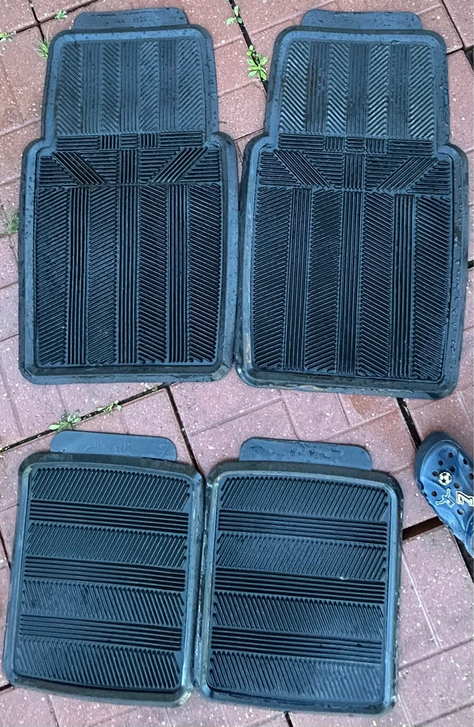 Set of 5 Car Floor Mats – Michelin Included – Great Condition - photo 2