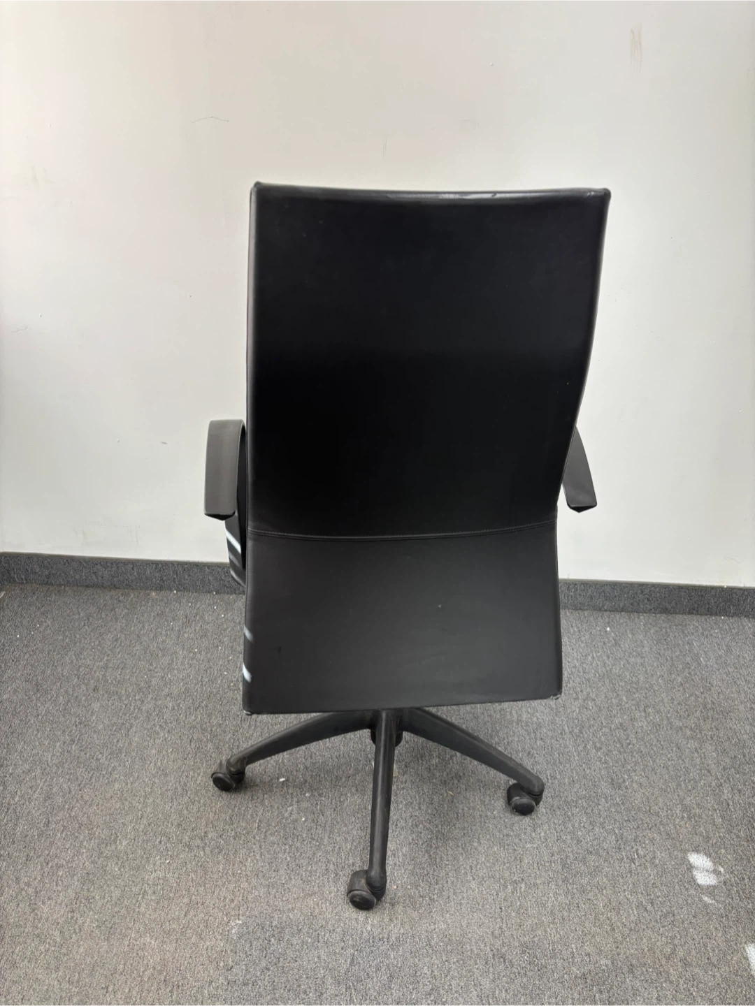 Black Office Chair with Wheels - photo 2