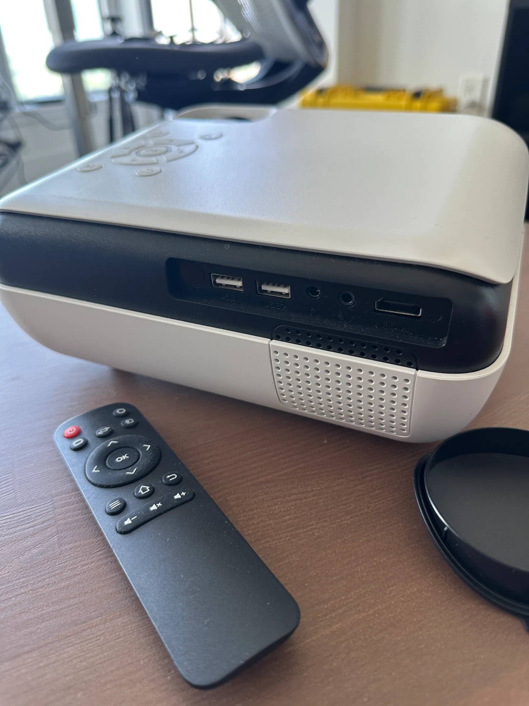 Happrun H1 Portable Projector with Remote - photo 3