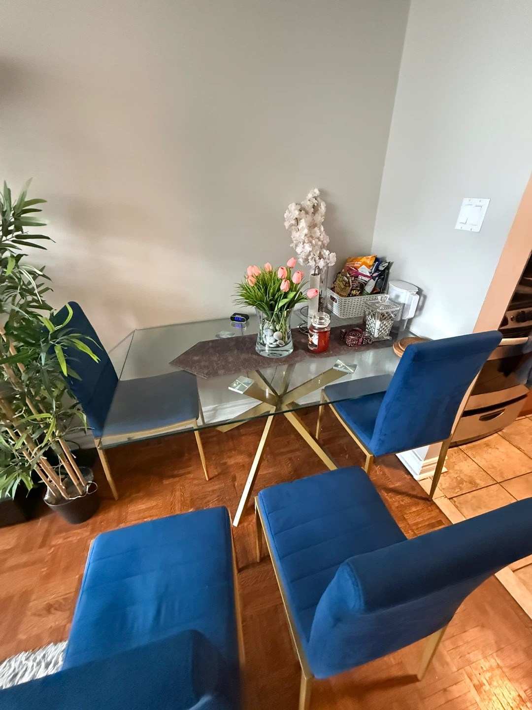 Dinning table with 4 chairs - photo 3
