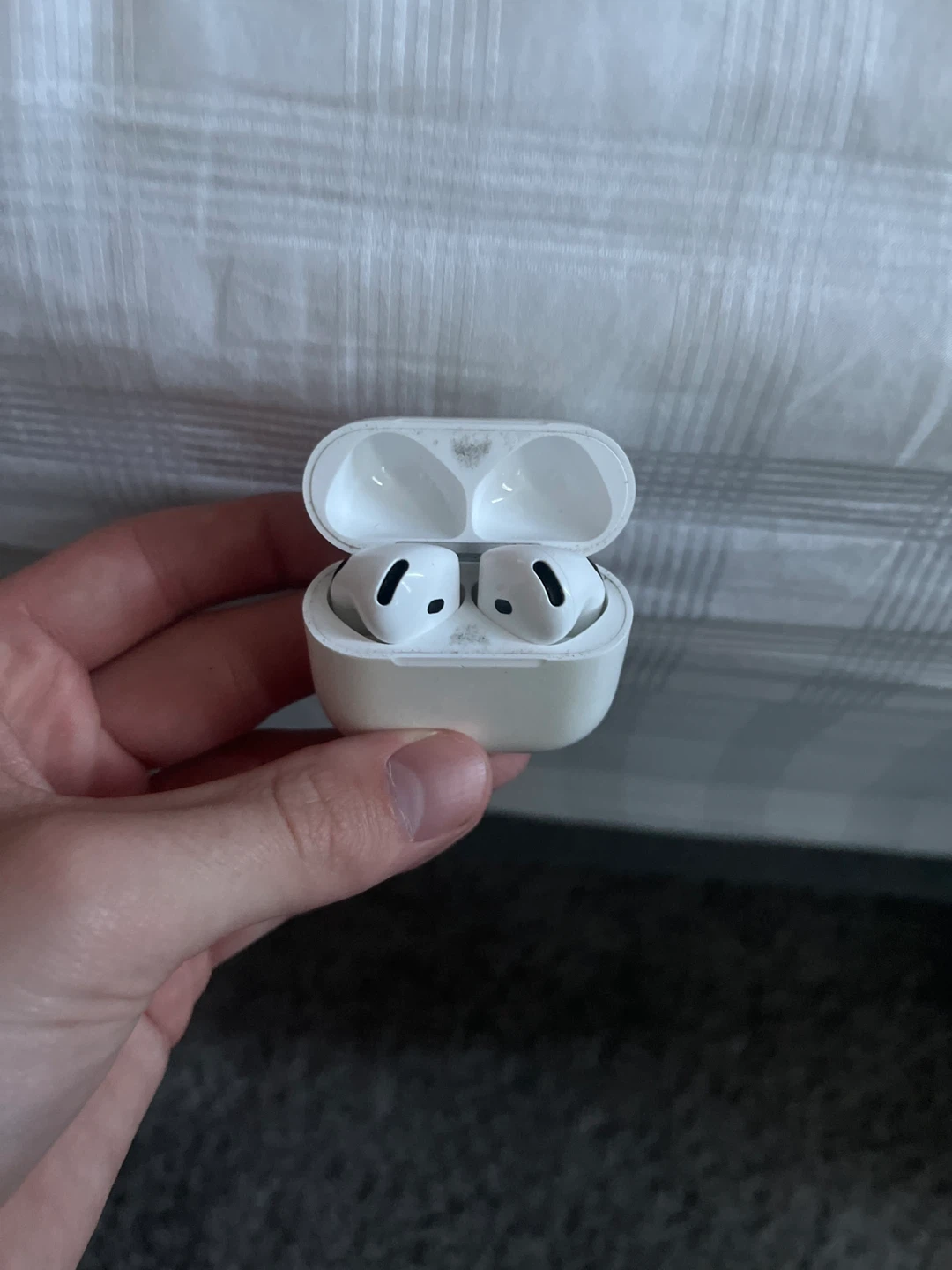 Apple AirPods 4s and Charging Case - photo 3