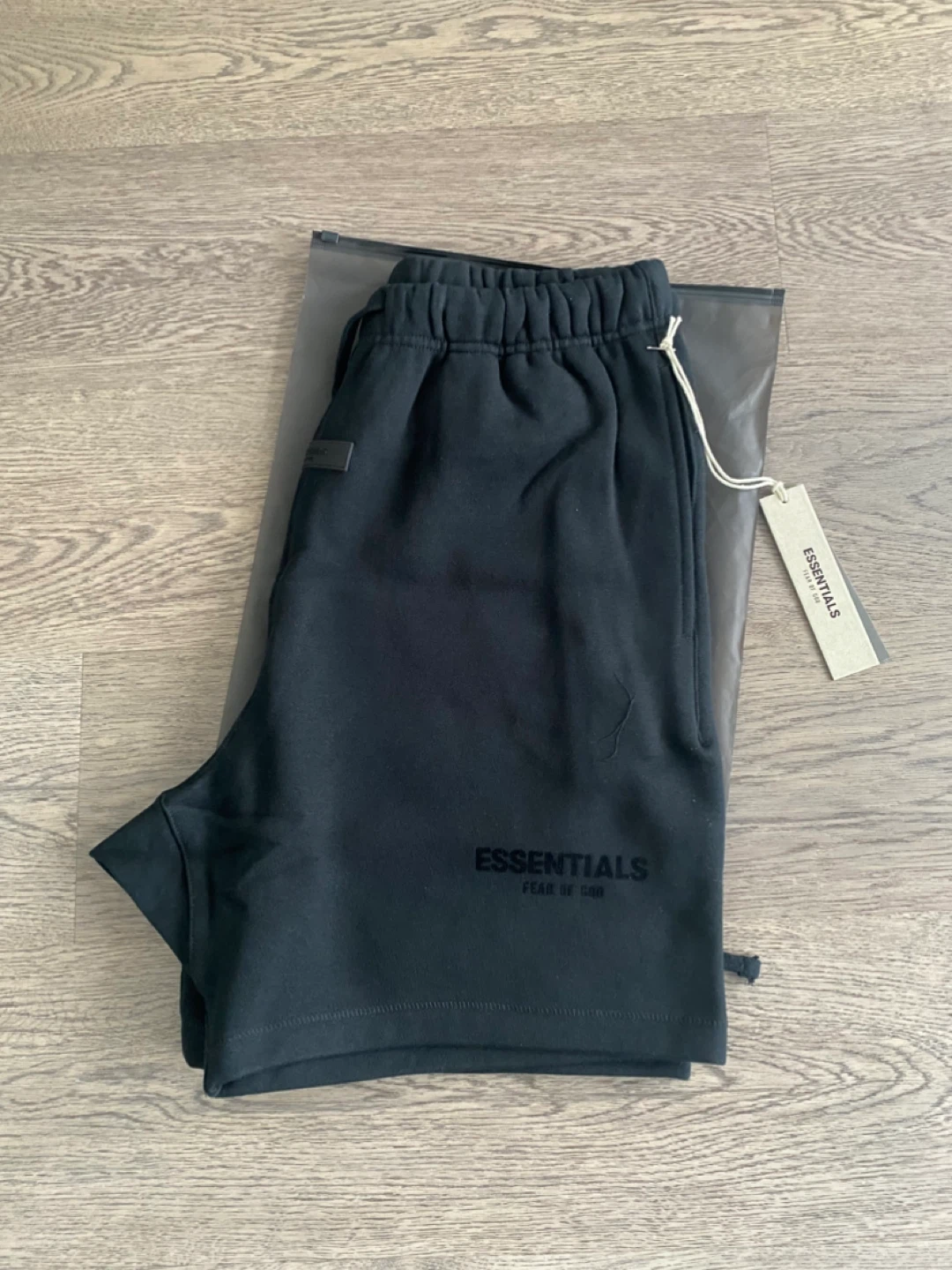 ESSENTIALS Fear of God Black Sweat Shorts - photo 2