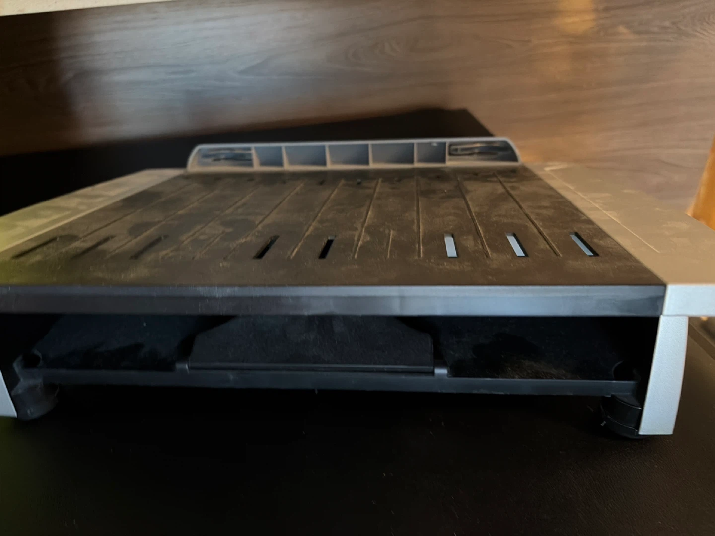 Laptop stand with adjustable height - photo 2