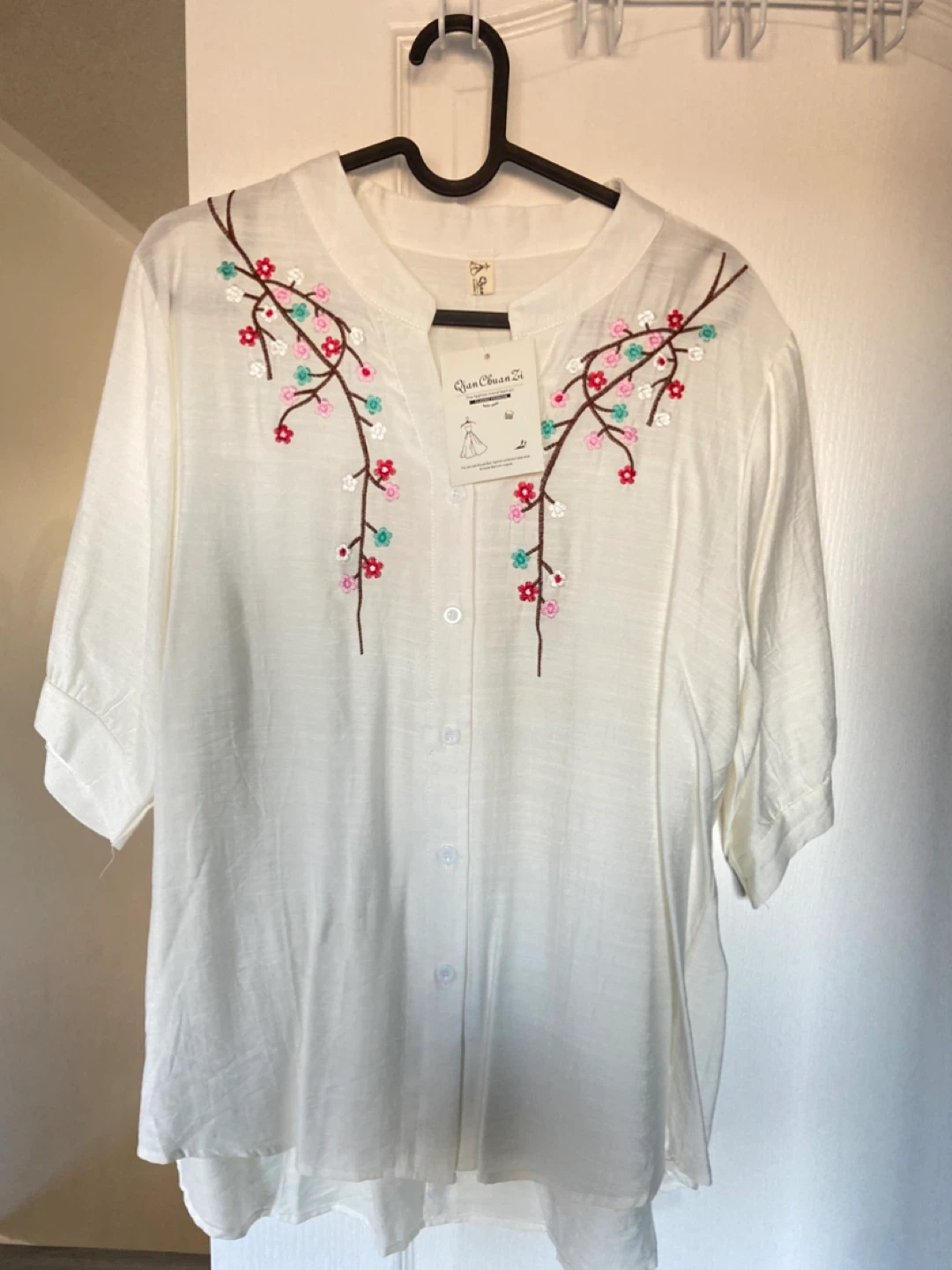 Qian Chuan Zi White Embroidered Blouse