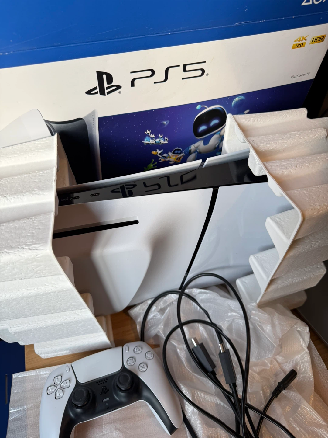 Sony PlayStation 5 Disc Console with Astro's Playroom - photo 3