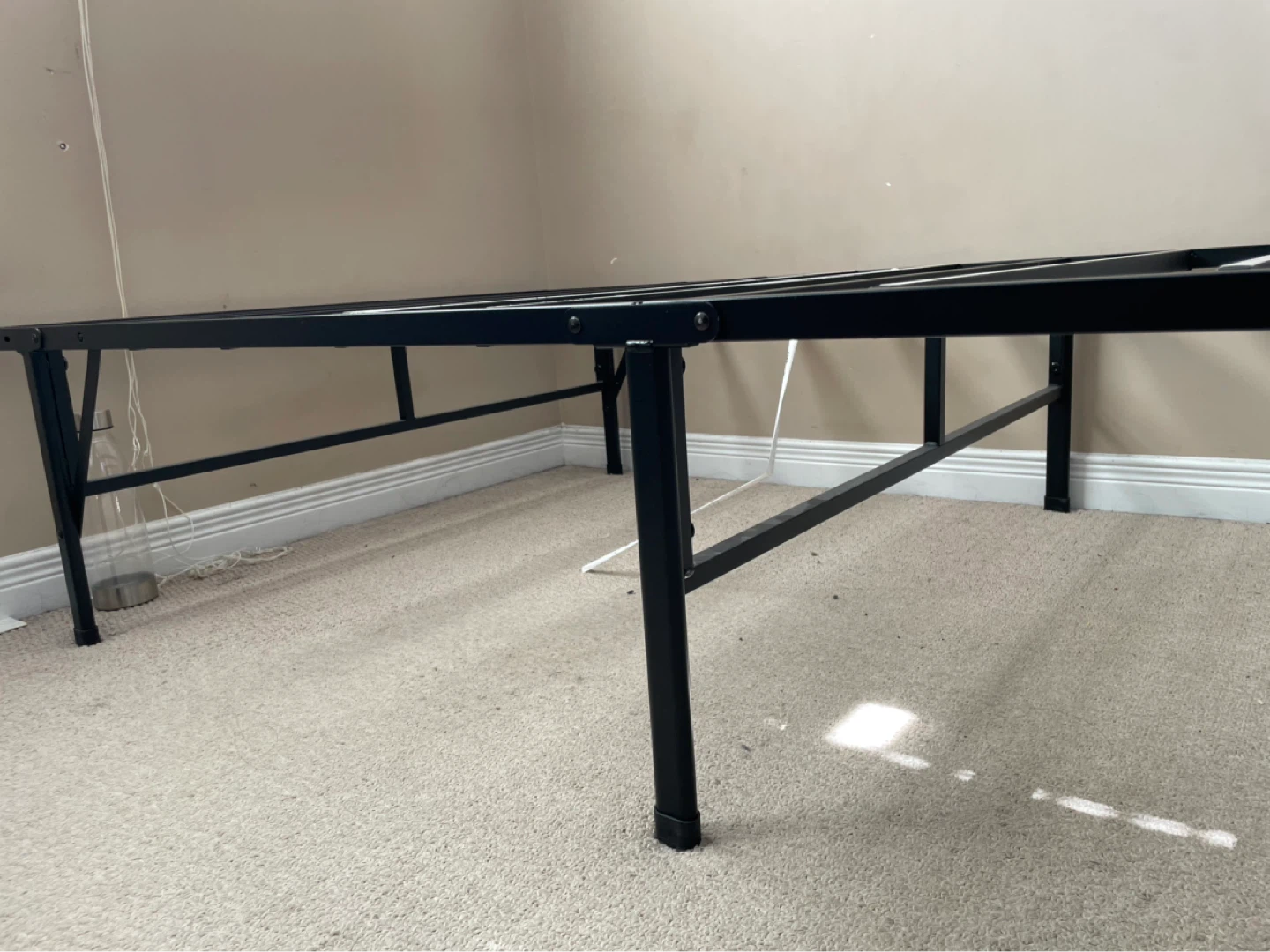 Zinus Metal Bed Frame twin size - photo 2
