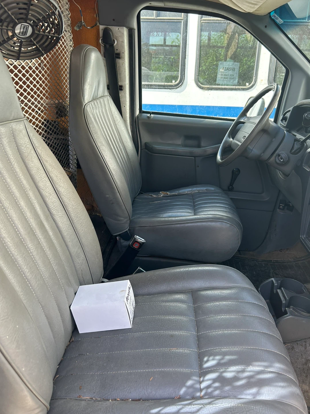 White Ford Econoline   Van - photo 4