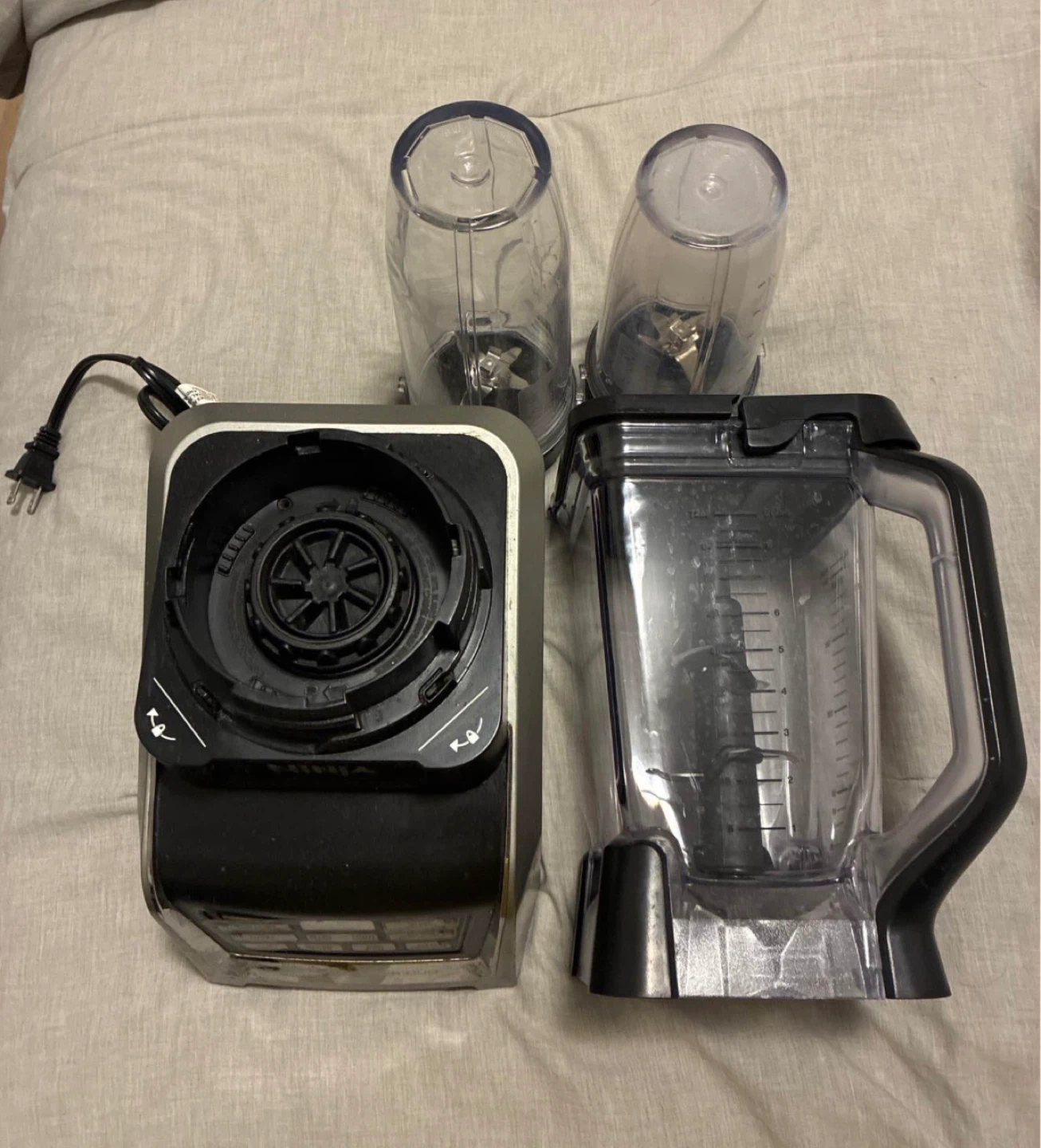 Ninja Blender Base with 2 Cups and 1 Pitcher