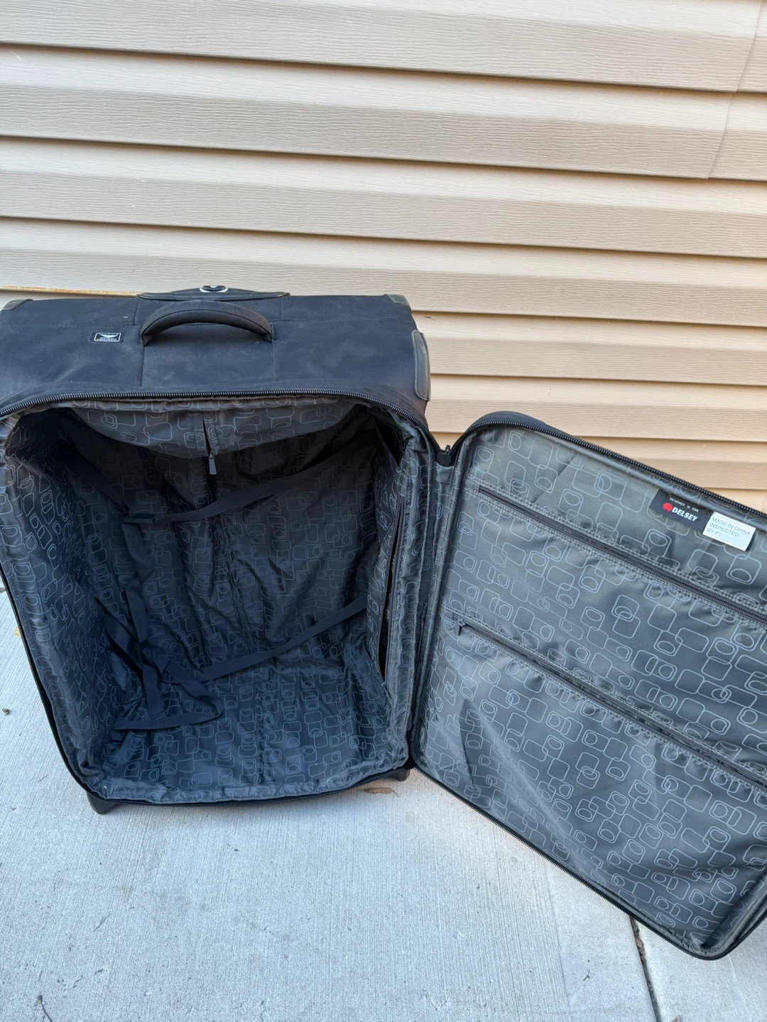 Delsey Black Rolling Suitcase - photo 4