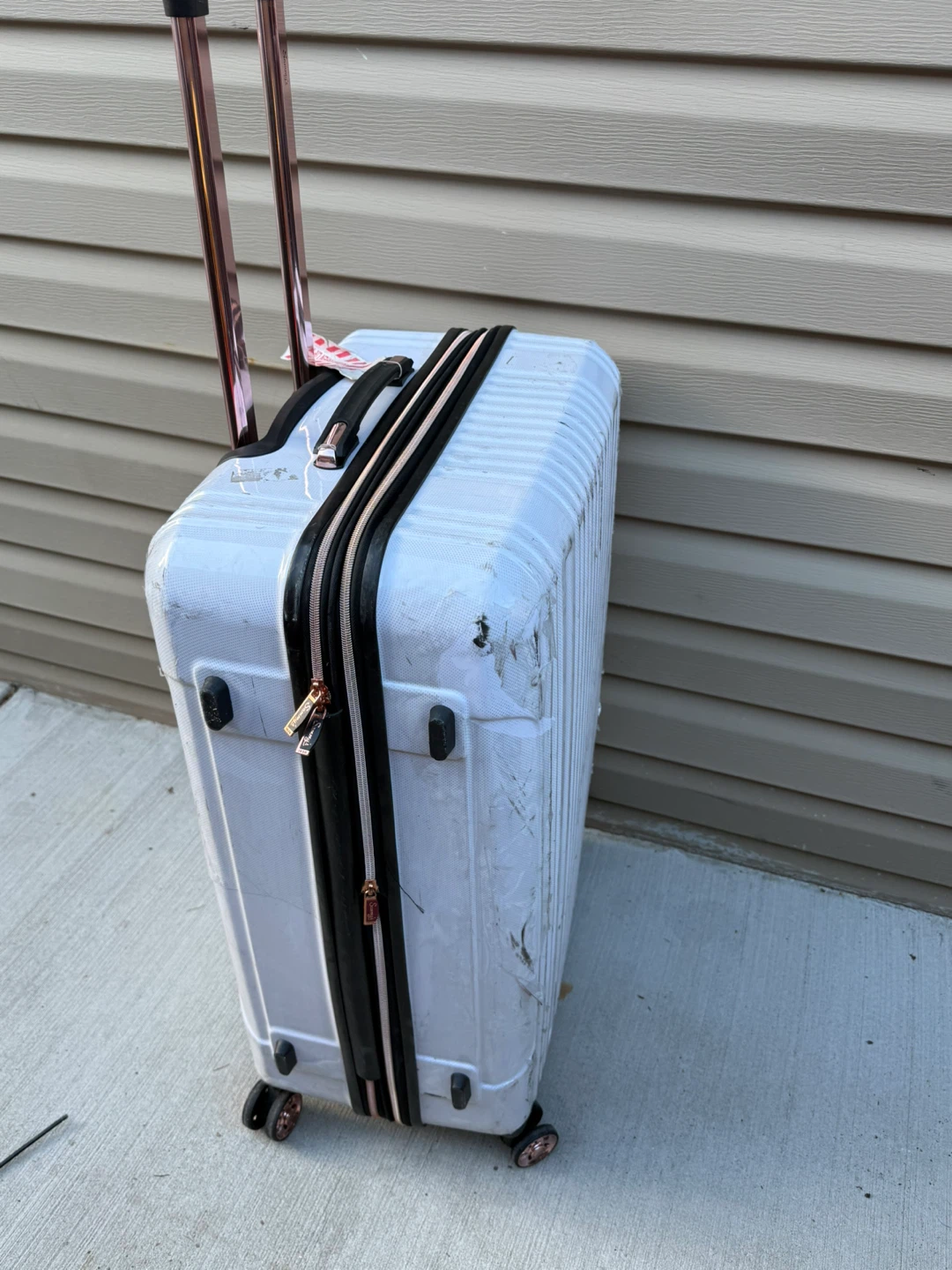 White Hardside Spinner Luggage with Rose Gold Accents - photo 5