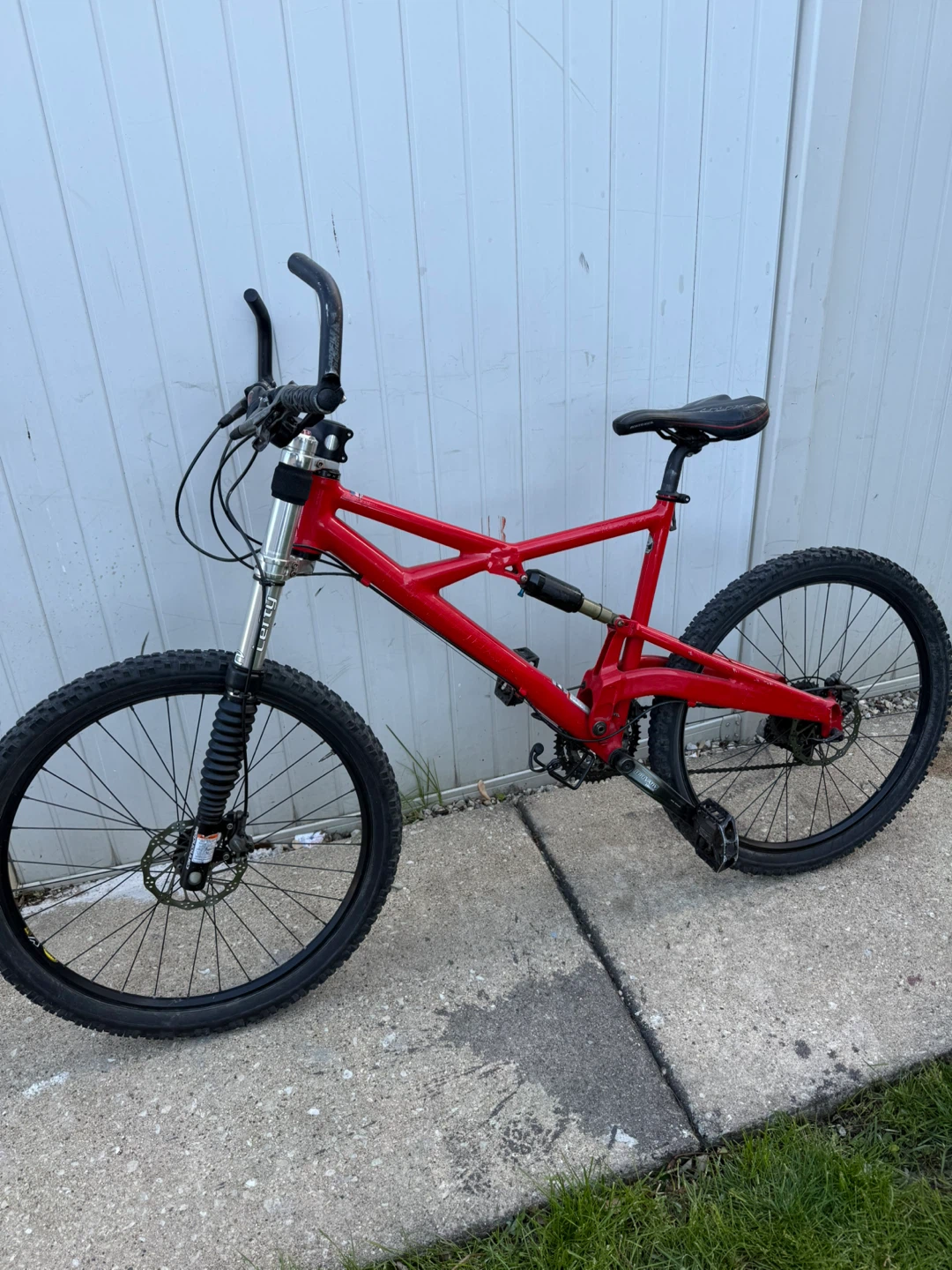 Red Full Suspension cannondale Mountain Bike