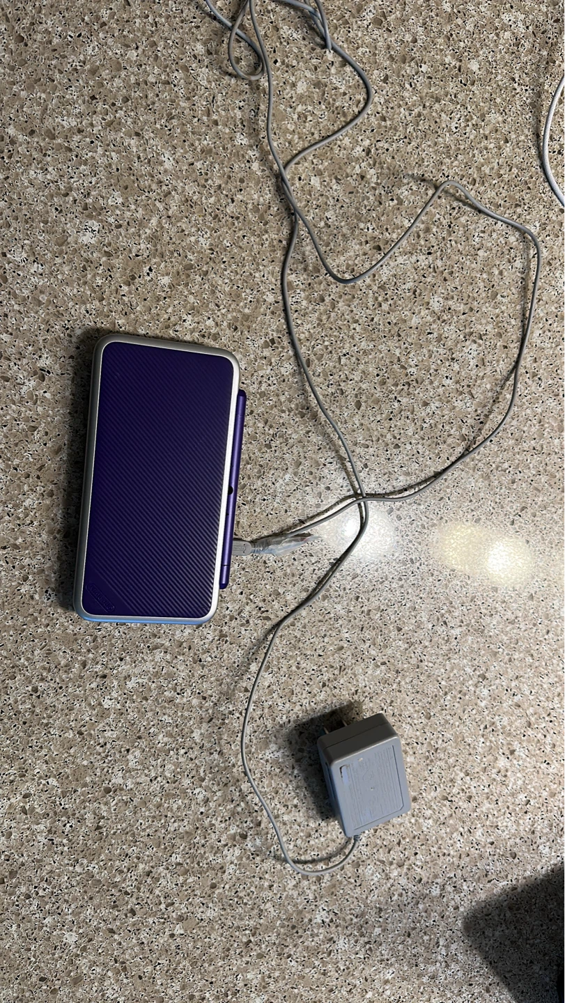 Nintendo 2DS XL Purple - photo 2