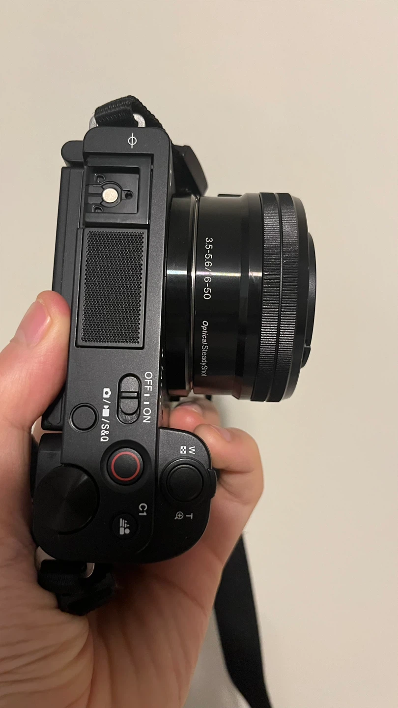 Sony ZV-E10 camera + kit lens - photo 2