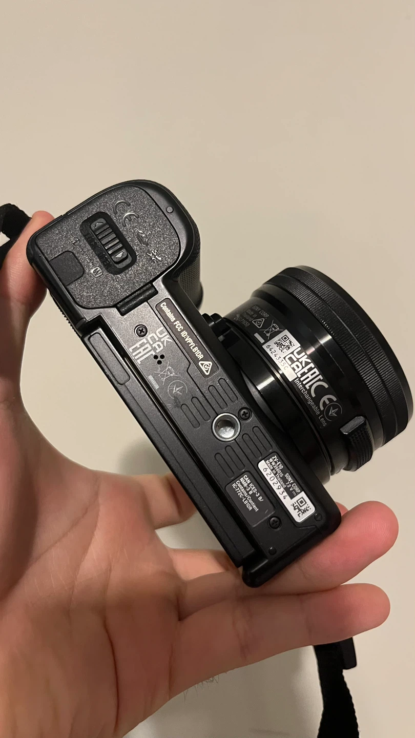 Sony ZV-E10 camera + kit lens - photo 4