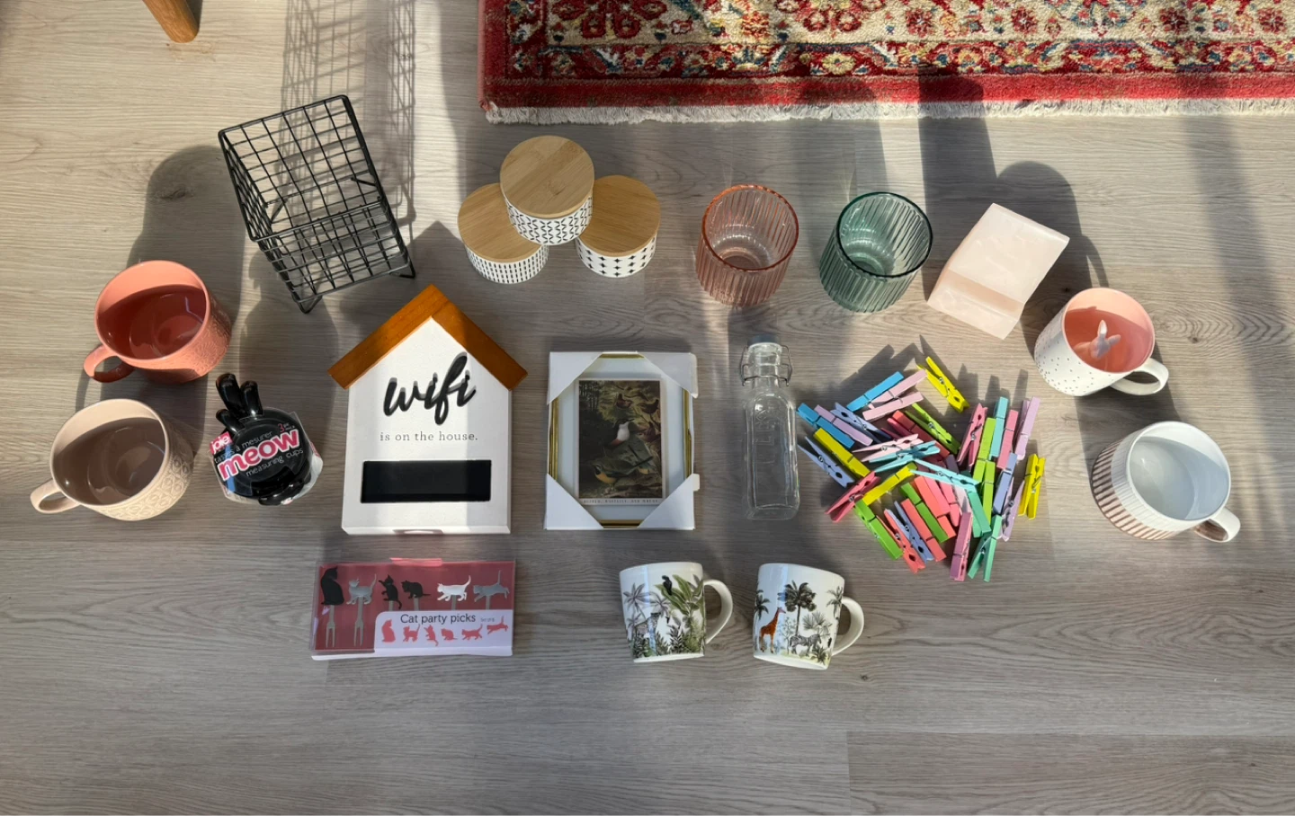 Big bundle of miscellaneous home decor & kitchen items