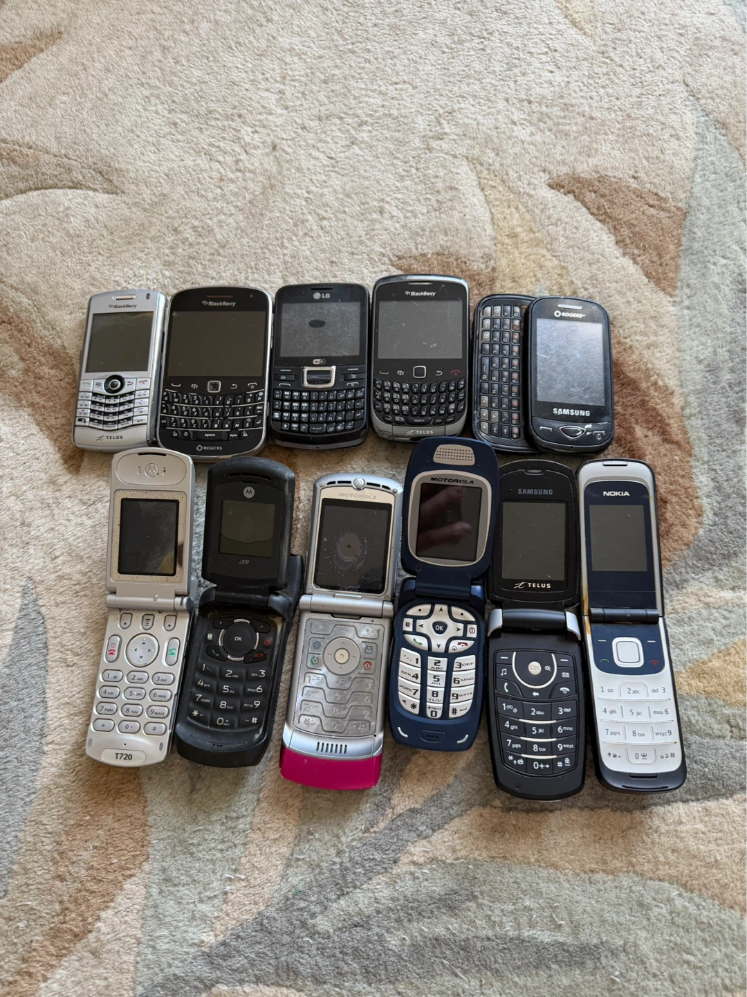 Vintage Phones  – BlackBerry Motorola Nokia Samsung LG