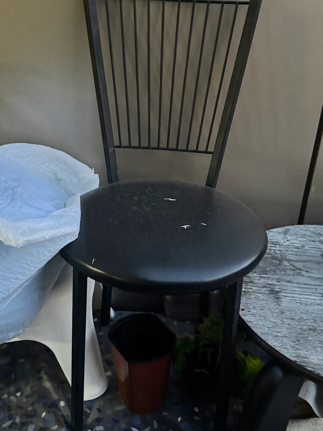 Black metal stool with slatted back - photo 3