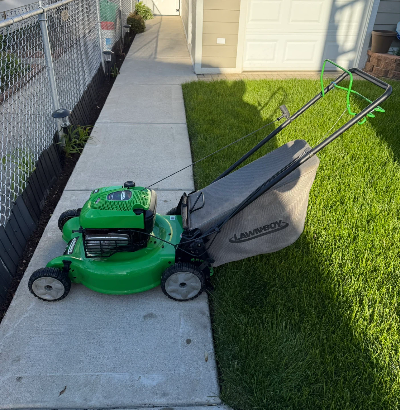Lawn-Boy Self-Propelled lawnmower .$175.00 or best offer. - photo 4