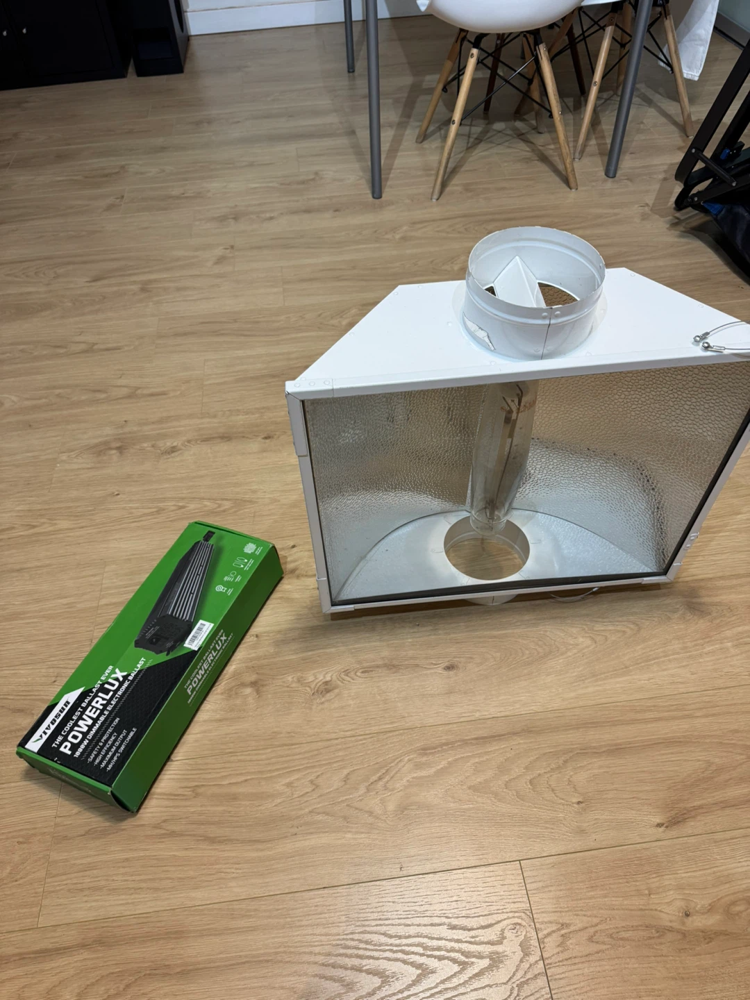 Sun System Grow Light Reflector with. Ballast and Lamps - photo 2