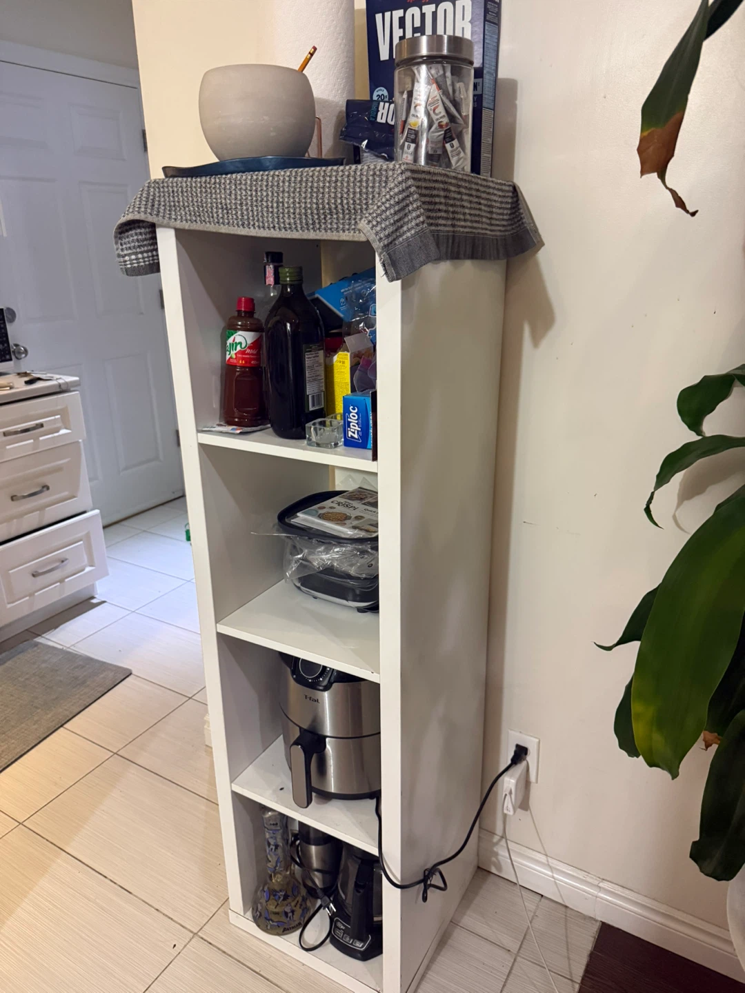 White shelve
