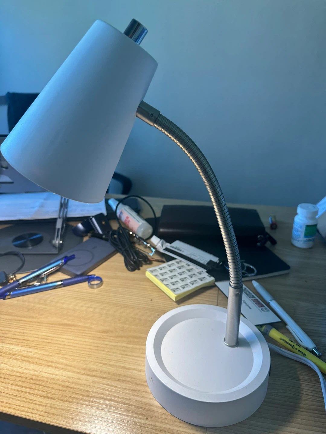 White Adjustable Gooseneck Desk Lamp - photo 2