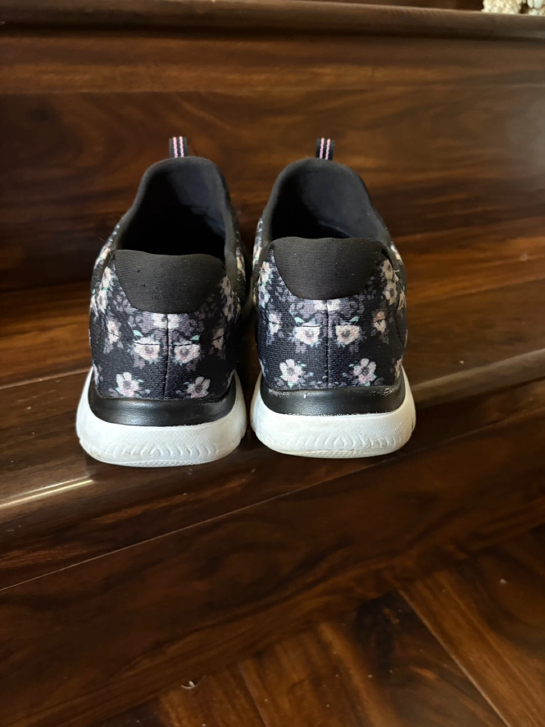Skechers Women's Slip-On Sneakers with Floral Pattern - photo 2